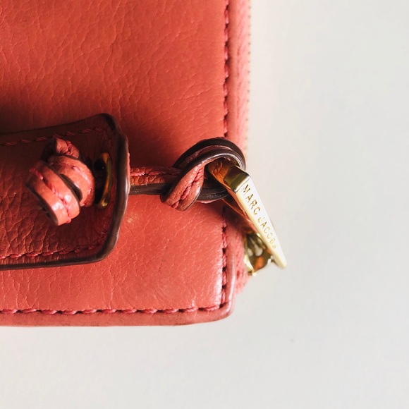⭐️Marc Jacobs⭐️Rose Pink Leather Zip Wallet - Picture 2 of 15